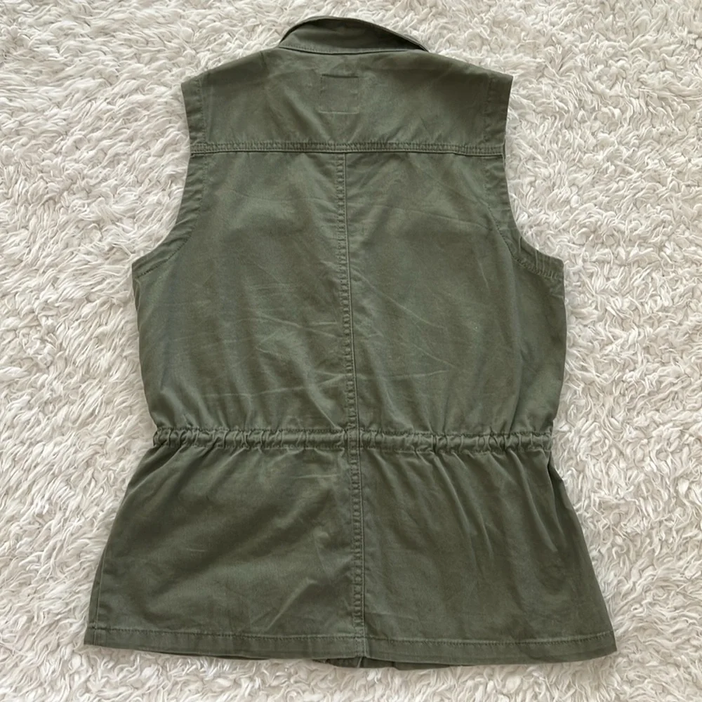 Candie's Sleeveless Vest - Picture 10 of 14